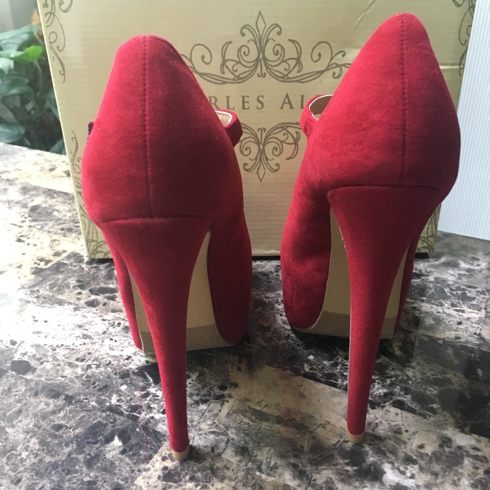 Red Pumps - Picture 5 of 8